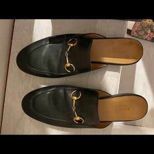 Gucci slides, black, runs small. Size 8.5 fits like size 7.5-8